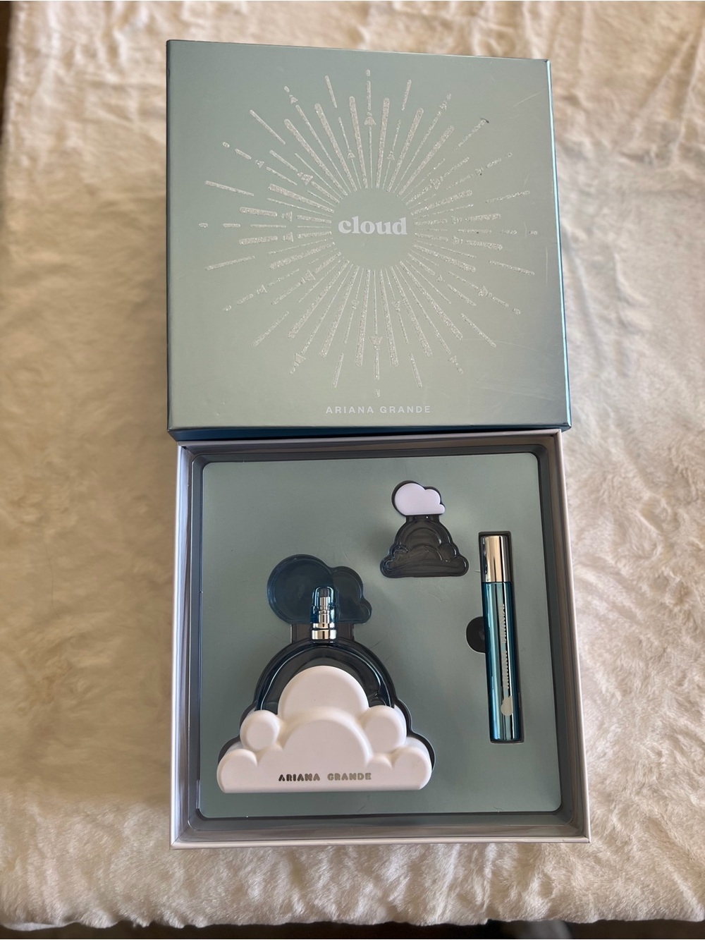 Ariana Grande Cloud Fragrance Gift Set - 3 piece